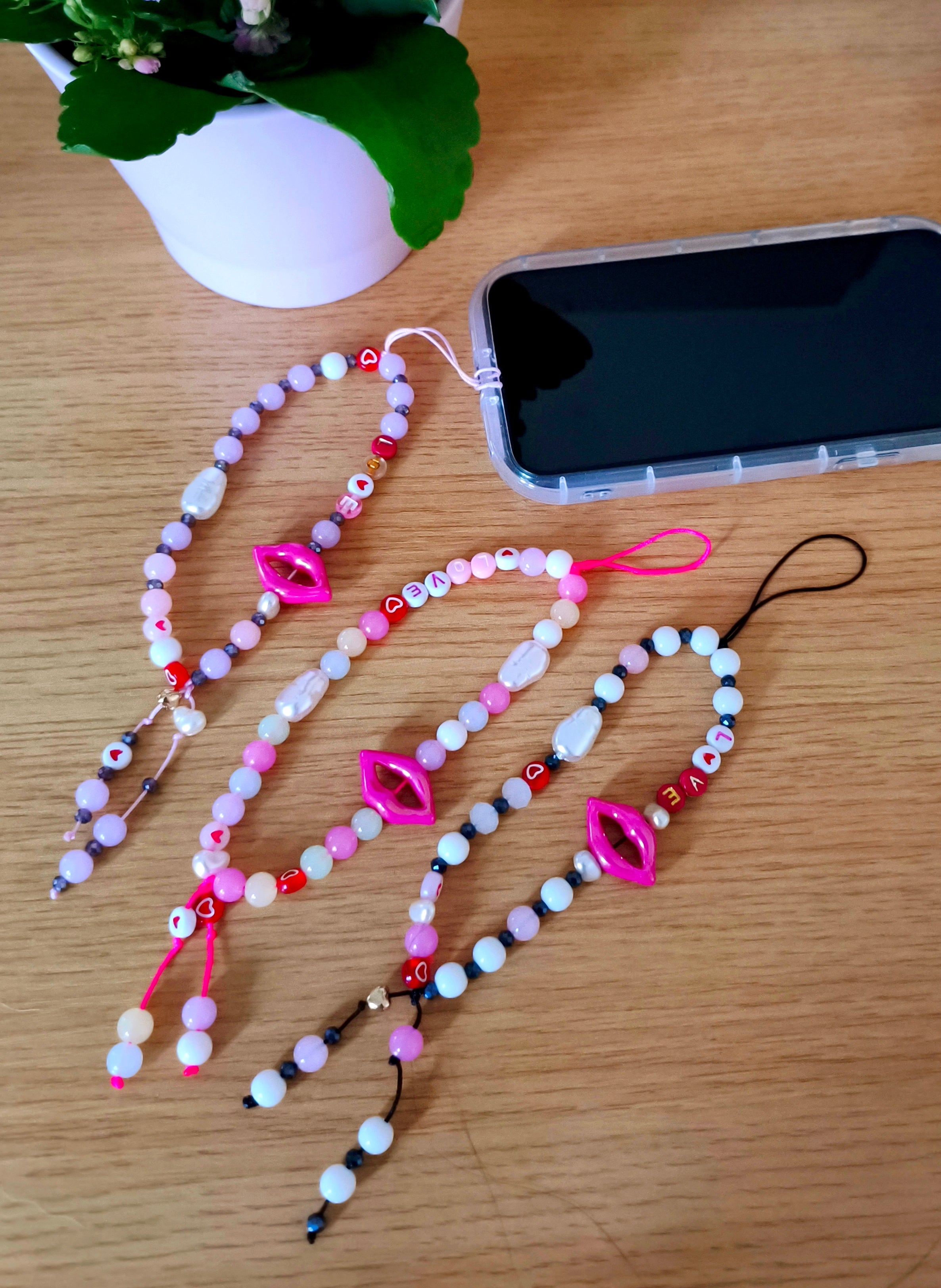 📿Pink- Accessory for your phone or handbag🩷